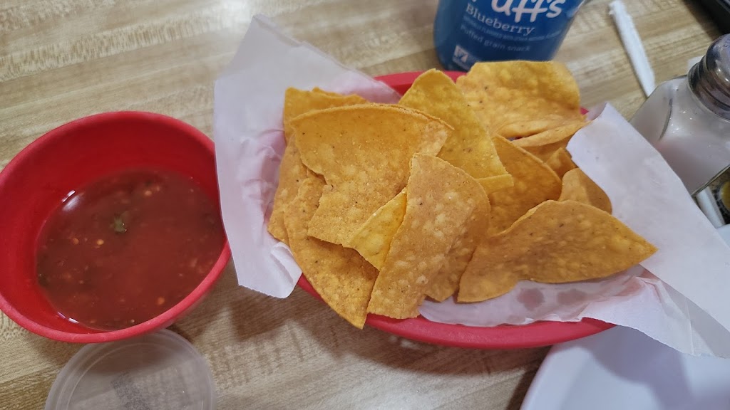 La Estrella | restaurant | 305 E Kansas Ave, Garden City, KS 67846, USA | 6208056434 OR +1 620-805-6434