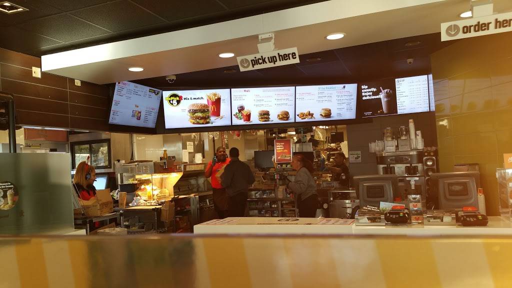 McDonalds | cafe | 325 Union St, Waterbury, CT 06706, USA | 2037574955 OR +1 203-757-4955