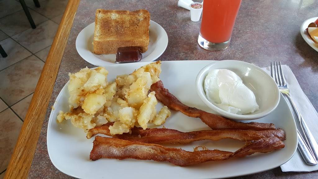 Chuckwagon Restaurant | restaurant | 7 Ingersoll Road, Woodstock, ON N4S 2R1, Canada | 5195392522 OR +1 519-539-2522