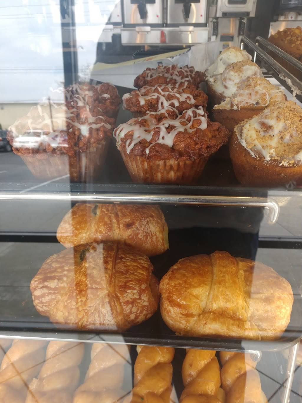 Yum Yum Donuts | cafe | 6411 E Spring St, Long Beach, CA 90808, USA | 5624259468 OR +1 562-425-9468