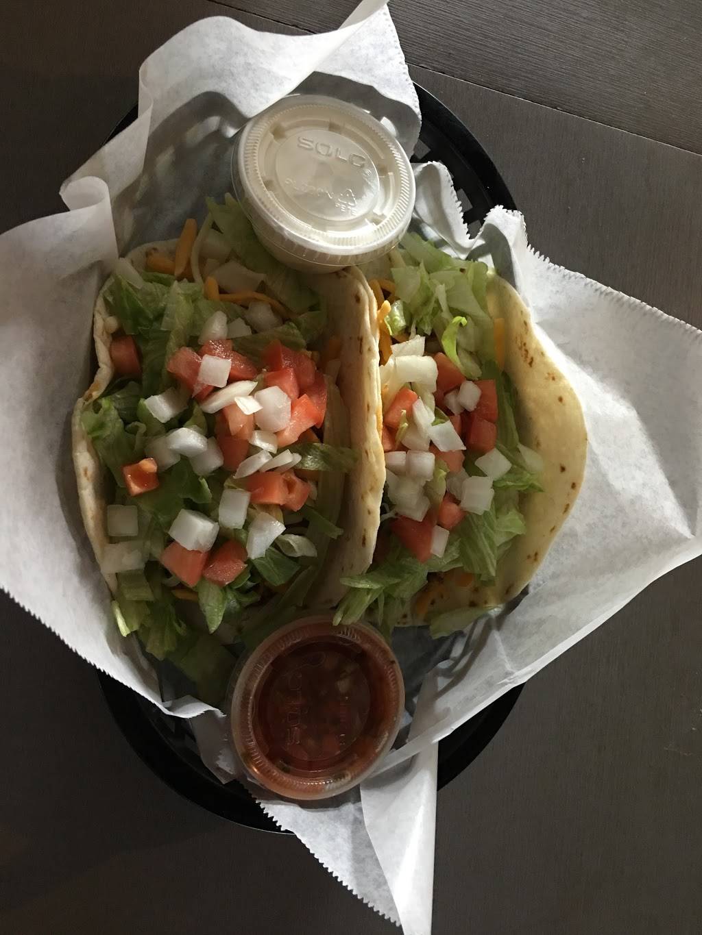 Boondocks Food & Spirits | restaurant | 1 E Dupont Road, Seneca, IL 61360, USA | 8153571100 OR +1 815-357-1100