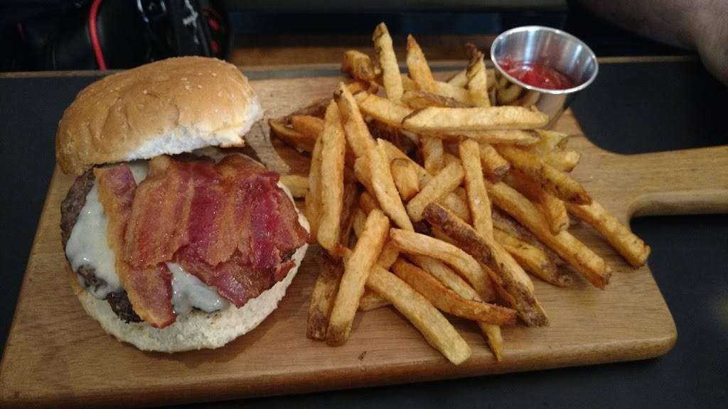 GIN MILL | restaurant | 2202 Bloor St W, Toronto, ON M6S 1N4, Canada | 4167633365 OR +1 416-763-3365