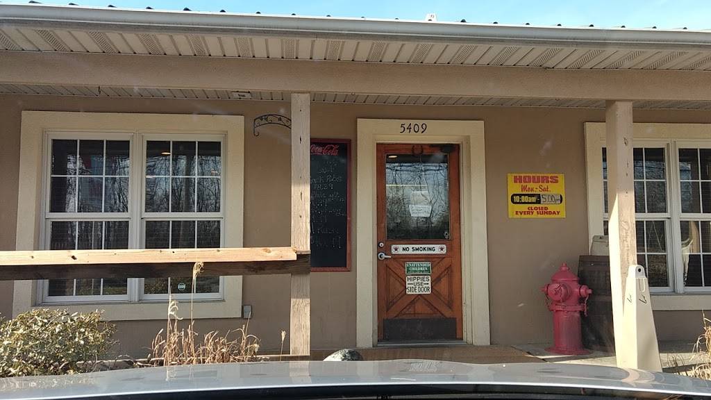 The Flying Pig | restaurant | 5409 Peavine Rd, Crossville, TN 38571, USA | 9314841350 OR +1 931-484-1350