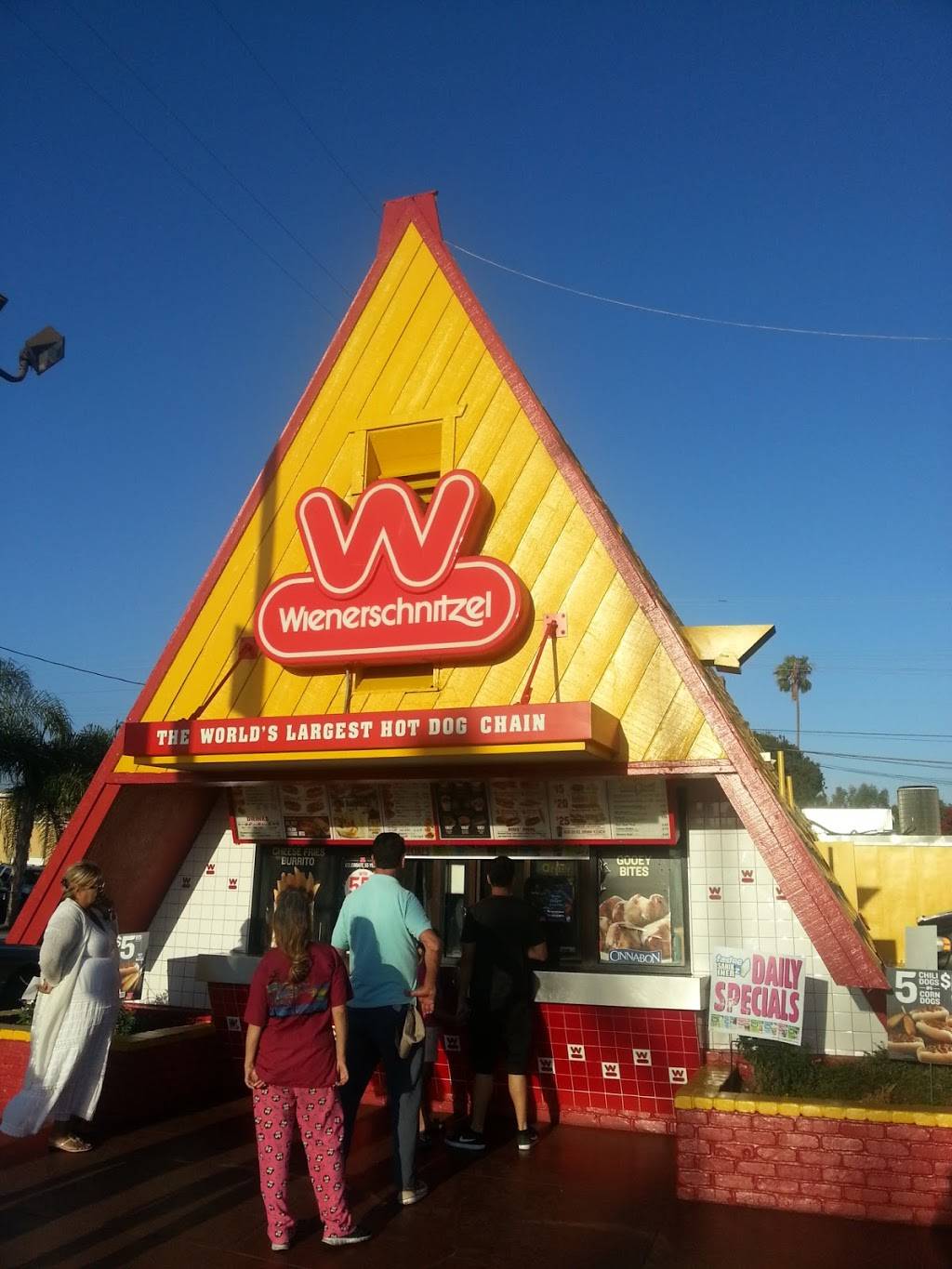 Wienerschnitzel | restaurant | 1002 S Atlantic Blvd, Los Angeles, CA 90022, USA | 3232691864 OR +1 323-269-1864