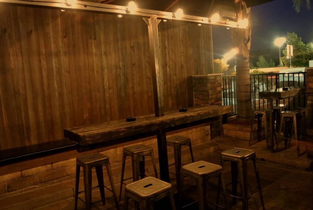 Eighth & Rail | restaurant | 22505 8th St, Newhall, CA 91321, USA | 6612557833 OR +1 661-255-7833