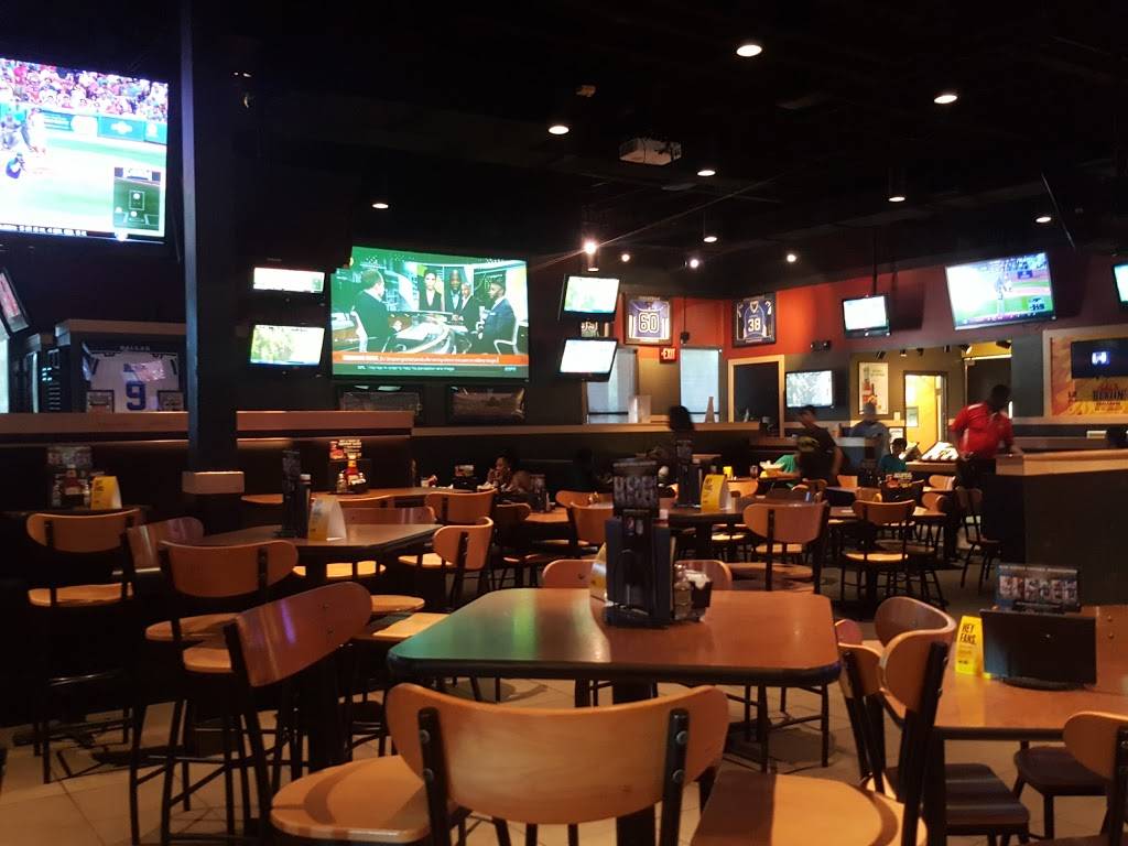 Buffalo Wild Wings | restaurant | 430 E Pleasant Run Rd, Cedar Hill, TX 75104, USA | 9722934172 OR +1 972-293-4172
