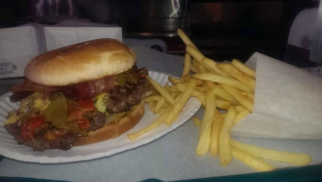 Circle T Burger | restaurant | 698 E River Rd #620, Belen, NM 87002, USA | 5058642929 OR +1 505-864-2929