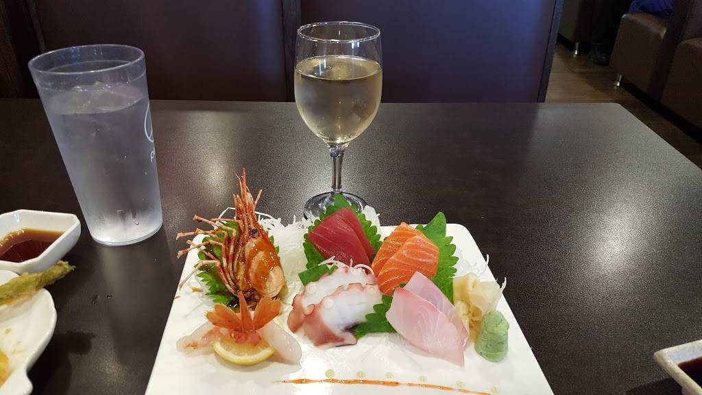 Sakura Sushi & Hibachi | restaurant | 3502 Metro Dr, Council Bluffs, IA 51501, USA | 7123669888 OR +1 712-366-9888