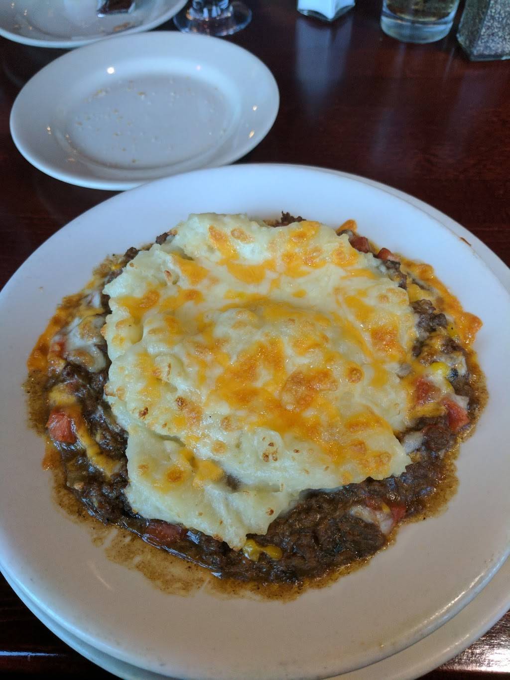 Waterfords Restaurant & Pub | restaurant | 2 Bridge St, Dedham, MA 02026, USA | 7813296034 OR +1 781-329-6034