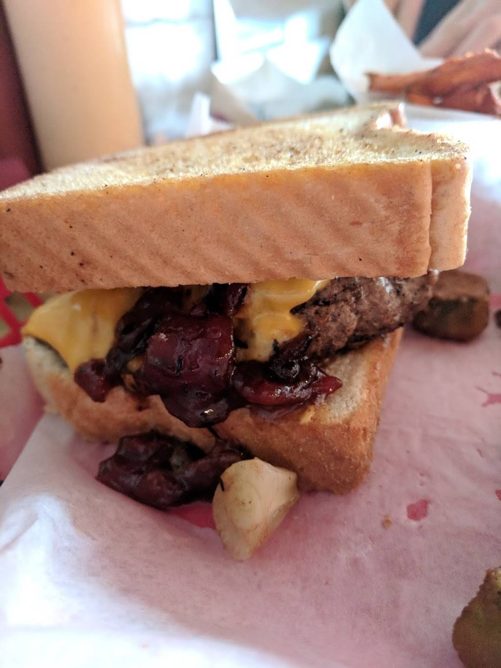 The Green Beetle | restaurant | 325 S Main St, Memphis, TN 38103, USA | 9015277337 OR +1 901-527-7337