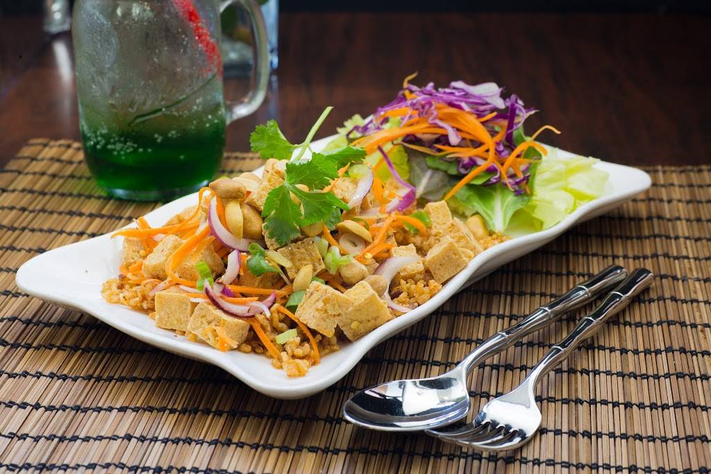 Ruam Mitr | restaurant | 7168 Melrose Ave, Los Angeles, CA 90046, USA | 3236965425 OR +1 323-696-5425