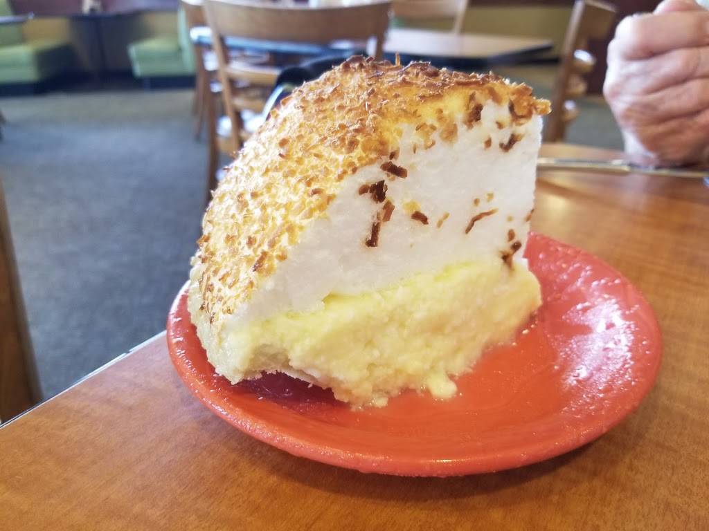 Lubys | restaurant | 125 West Way, Lake Jackson, TX 77566, USA | 9792972216 OR +1 979-297-2216