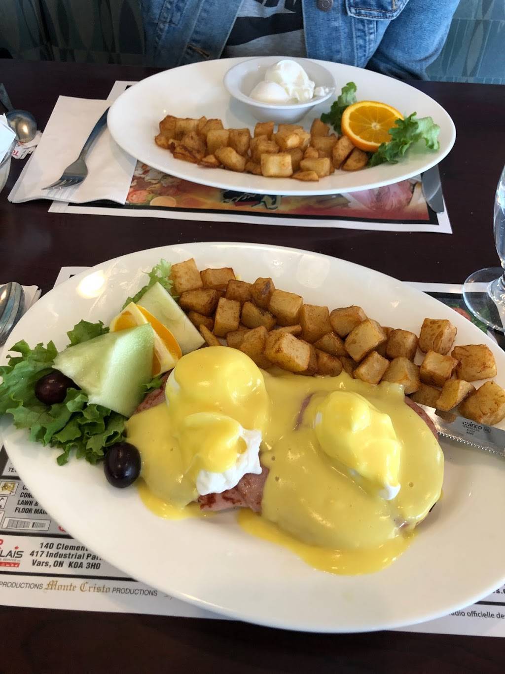 Lexus Resto-Bar | restaurant | 210 Centrum Blvd, Orléans, ON K1E 3V7, Canada | 6138307282 OR +1 613-830-7282