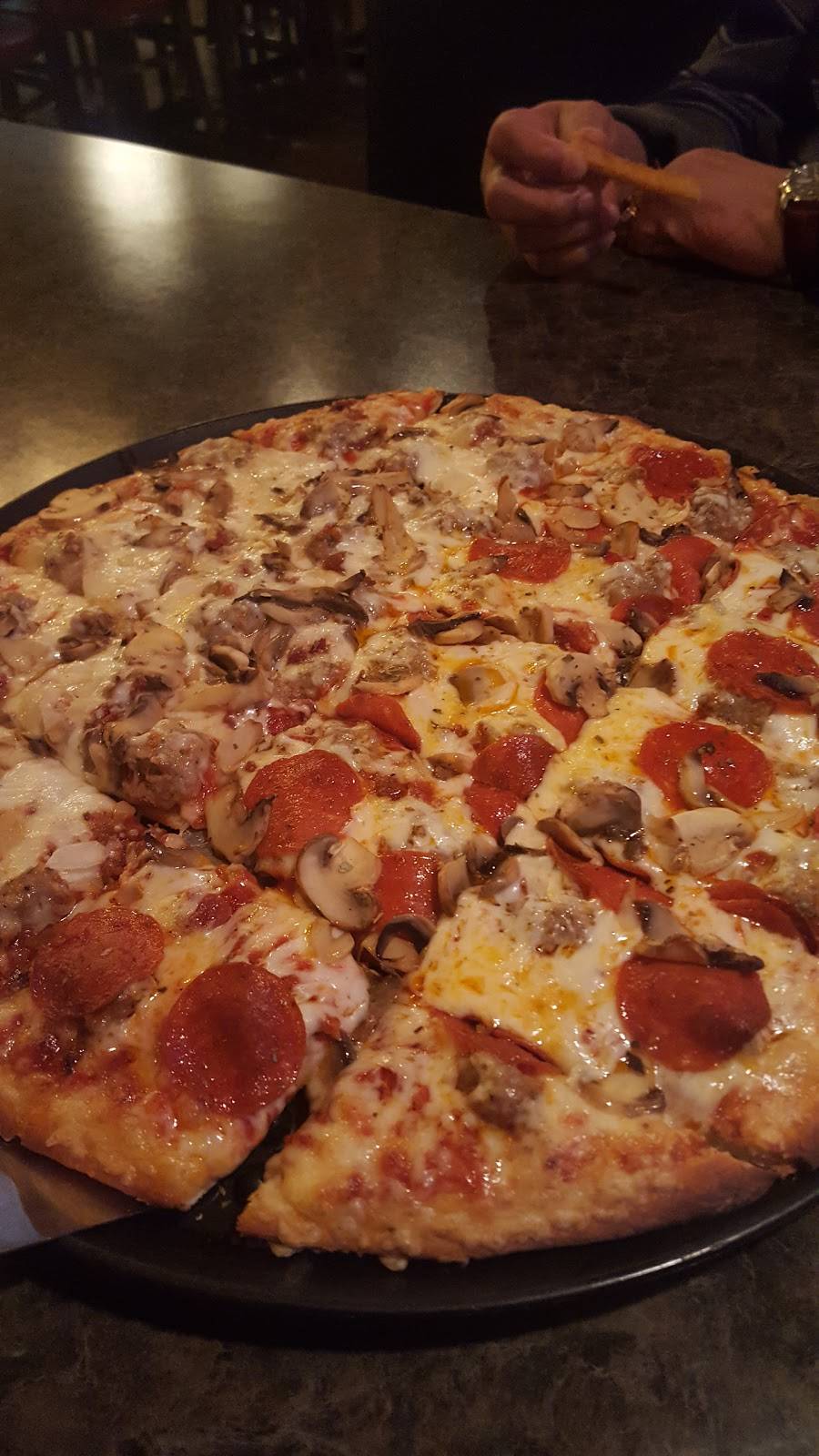 Sanfratellos Pizza | restaurant | 9400 Indianapolis Blvd, Highland, IN 46322, USA | 2199221400 OR +1 219-922-1400