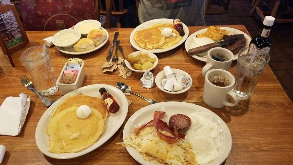 Cracker Barrel Old Country Store | restaurant | 3327 SE Military Dr, San Antonio, TX 78223, USA | 2103330167 OR +1 210-333-0167