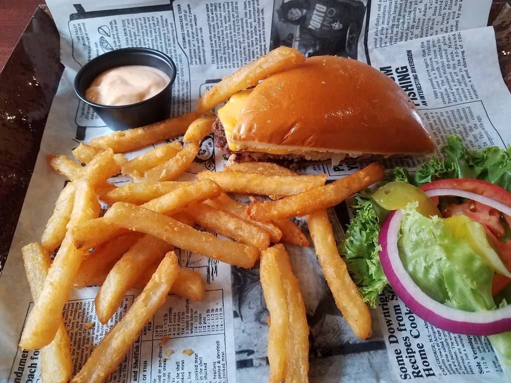 Shindigs Bar & Grill | restaurant | 500 Main St, Winfield, KS 67156, USA | 6202214782 OR +1 620-221-4782