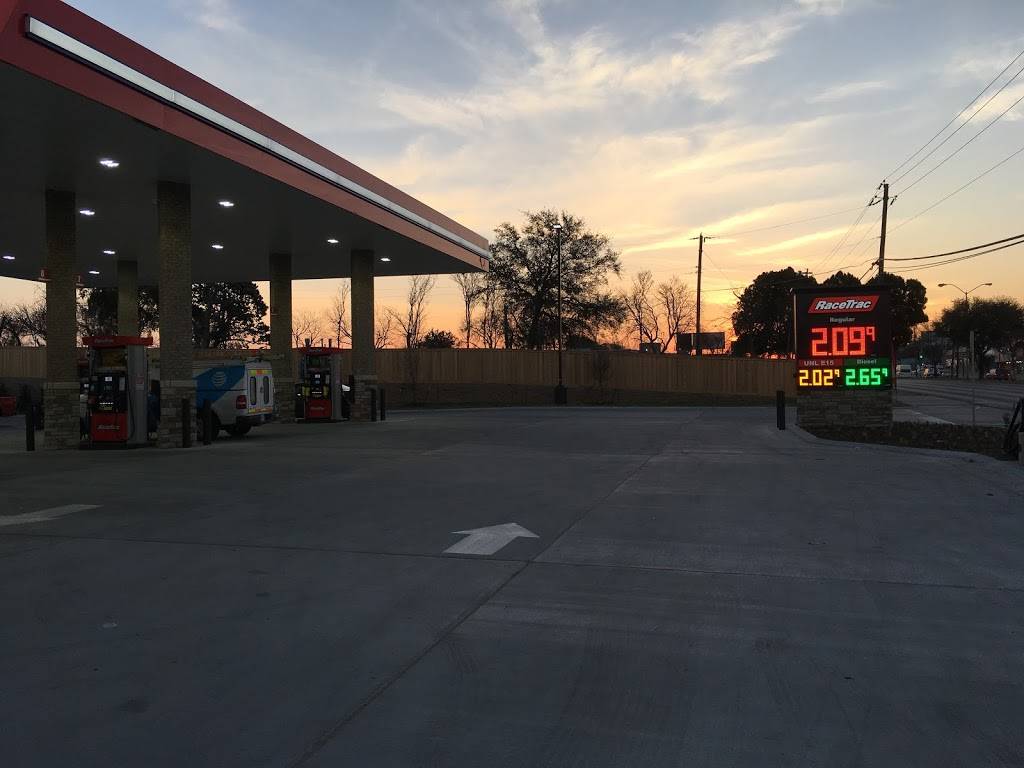 RaceTrac | bakery | 4717, 2707 Royal Ln, Dallas, TX 75229, USA | 9722413196 OR +1 972-241-3196