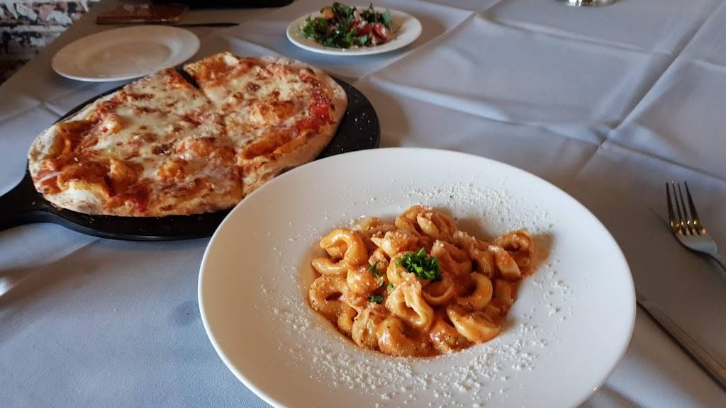 Luigis 418 | restaurant | 418 Cherokee St, Leavenworth, KS 66048, USA | 9132506023 OR +1 913-250-6023