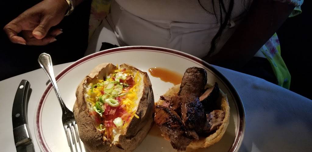 Chops Lobster Bar | restaurant | 70 West Paces Ferry Rd NW, Atlanta, GA 30305, USA | 4042622675 OR +1 404-262-2675