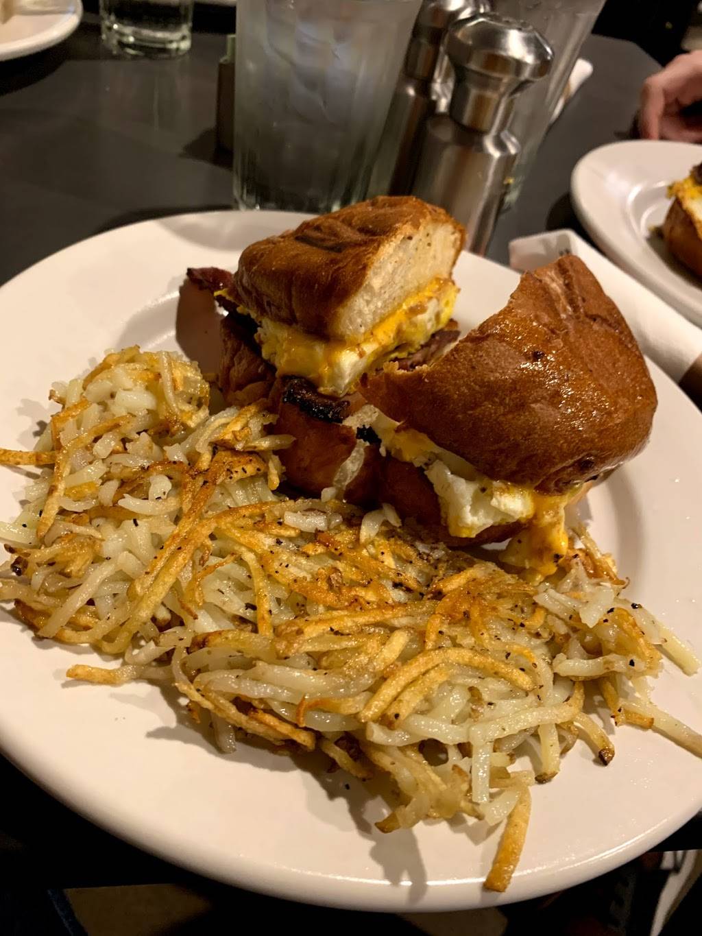 Matts Big Breakfast | restaurant | 13610 N Scottsdale Rd #1, Scottsdale, AZ 85254, USA | 4805900096 OR +1 480-590-0096