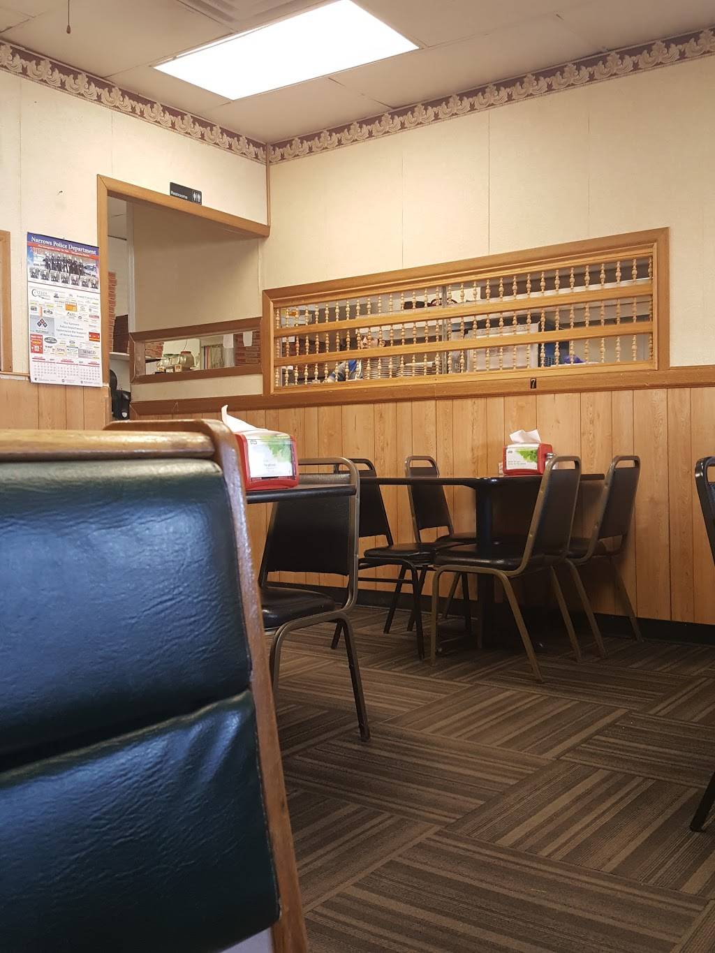 Queens Pizza & Subs | restaurant | 300 Old Virginia Ave, Rich Creek, VA 24147, USA | 5407268322 OR +1 540-726-8322