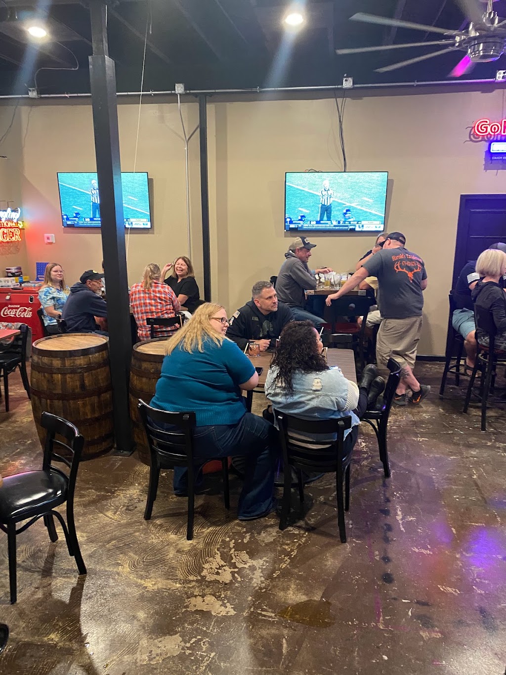 The Recreation Parlor | restaurant | 104 2nd Ave SE, Gravette, AR 72736, USA | 4793442044 OR +1 479-344-2044