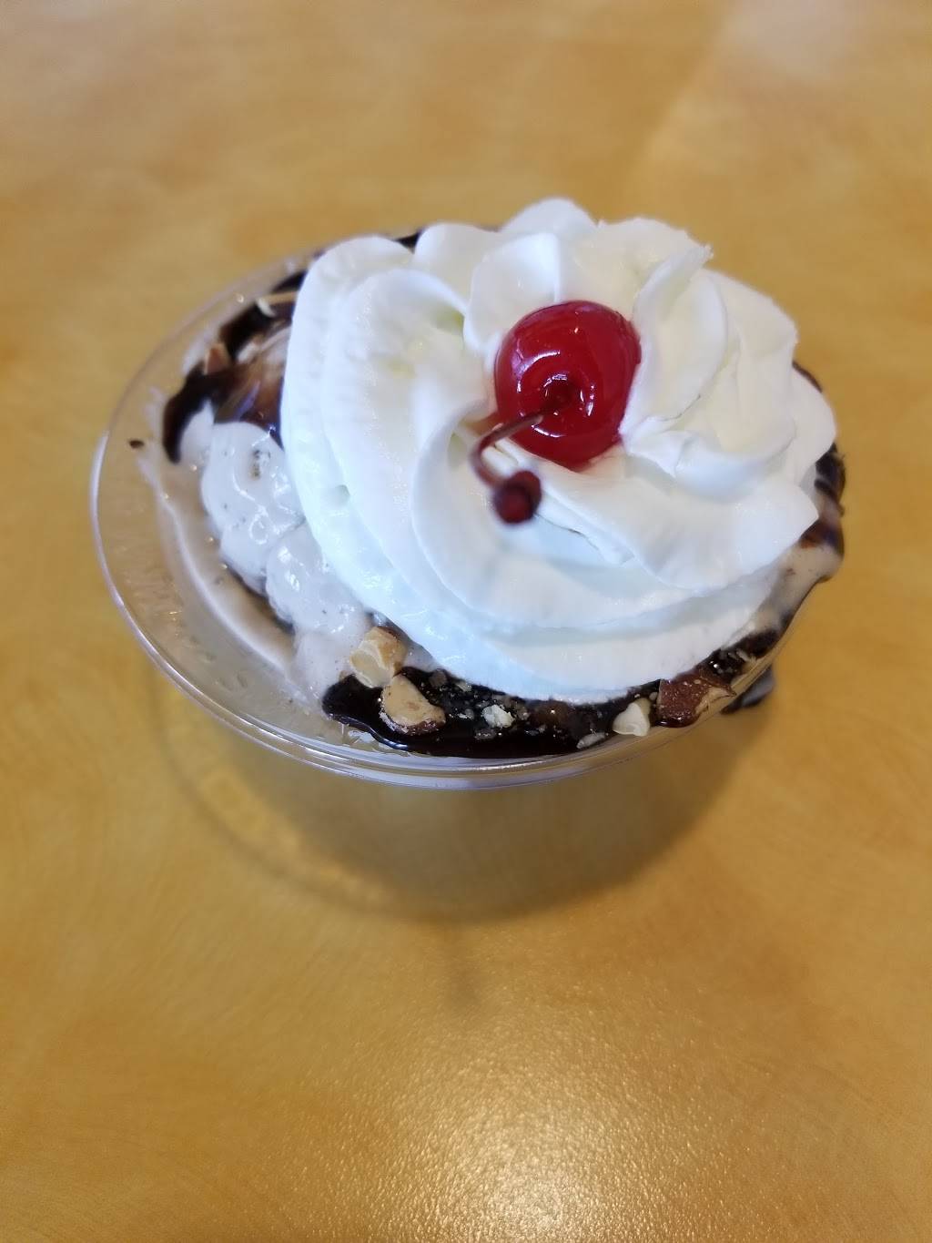 Braums Ice Cream & Burger Restaurant | restaurant | 1261 S Rock Rd, Wichita, KS 67207, USA | 3166877082 OR +1 316-687-7082