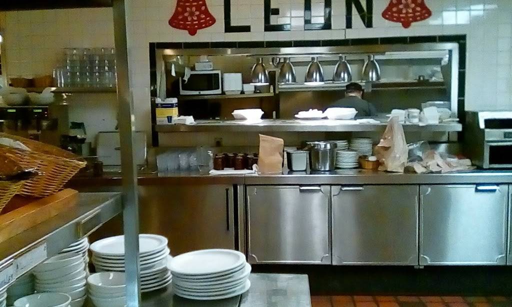 Leons Family Dining | restaurant | 28904 W Seven Mile Rd, Livonia, MI 48152, USA | 2484787811 OR +1 248-478-7811