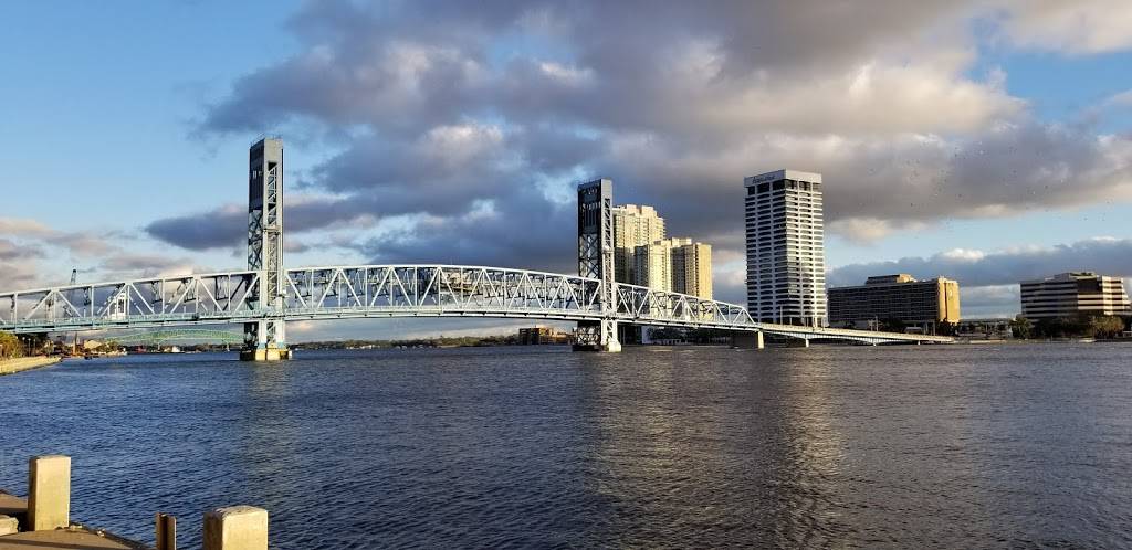 Jacksonville Landing | shopping mall | 2 W Independent Dr, Jacksonville, FL 32202, USA | 9043531188 OR +1 904-353-1188