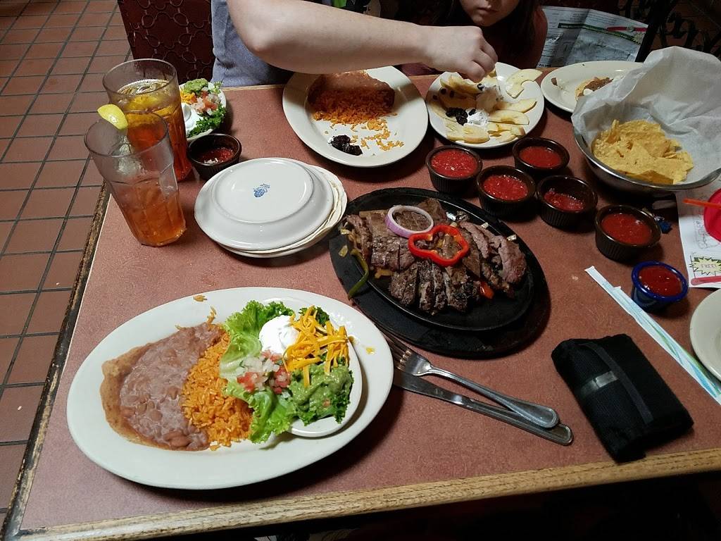 El Fenix Mexican Restaurant | restaurant | 350 E Southwest Pkwy, Lewisville, TX 75067, USA | 2144882769 OR +1 214-488-2769