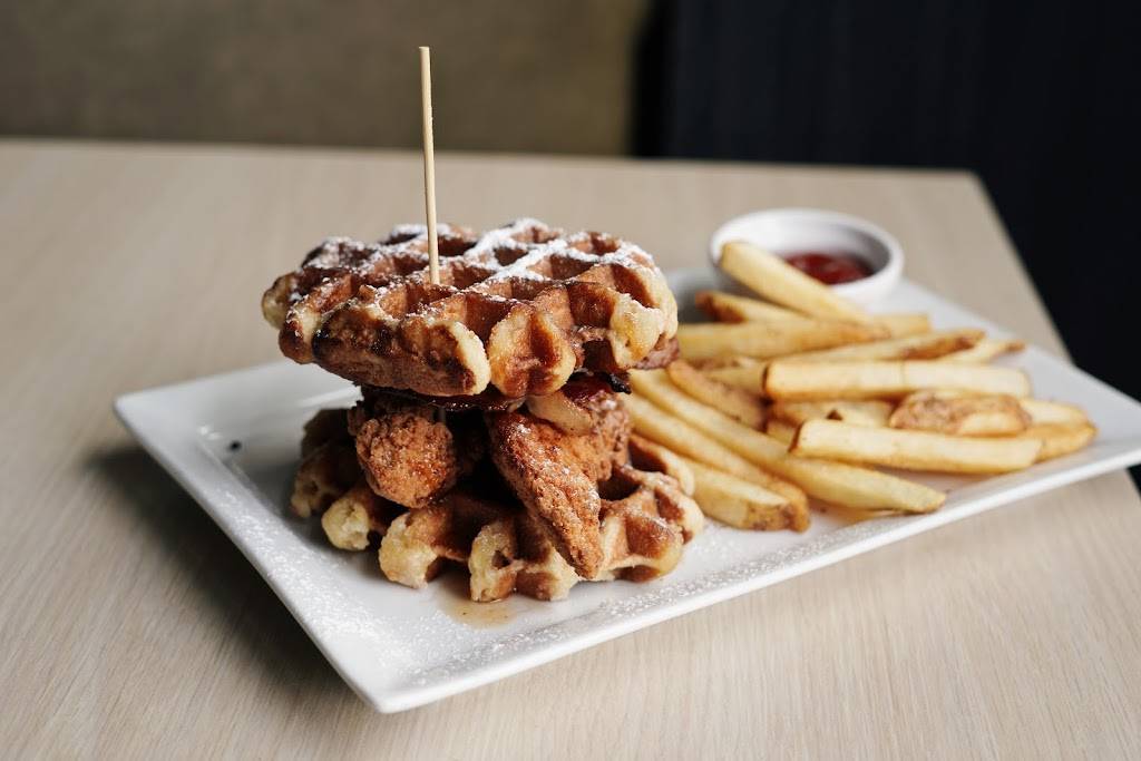 Shakers Bar and Grill | restaurant | 2234 N Canton Center Rd, Canton, MI 48187, USA | 7343348388 OR +1 734-334-8388