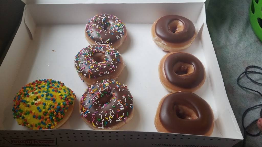 Krispy Kreme | bakery | 707 S 72nd St, Omaha, NE 68114, USA | 4029325581 OR +1 402-932-5581
