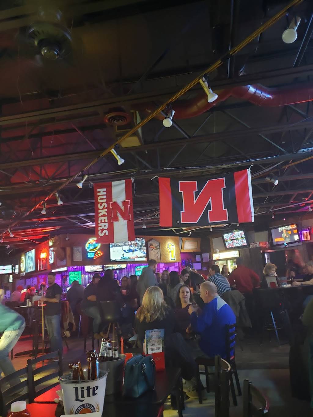 Pheasant Bar and Grill | night club | 13909 S Plaza, Omaha, NE 68137, USA | 4028953311 OR +1 402-895-3311