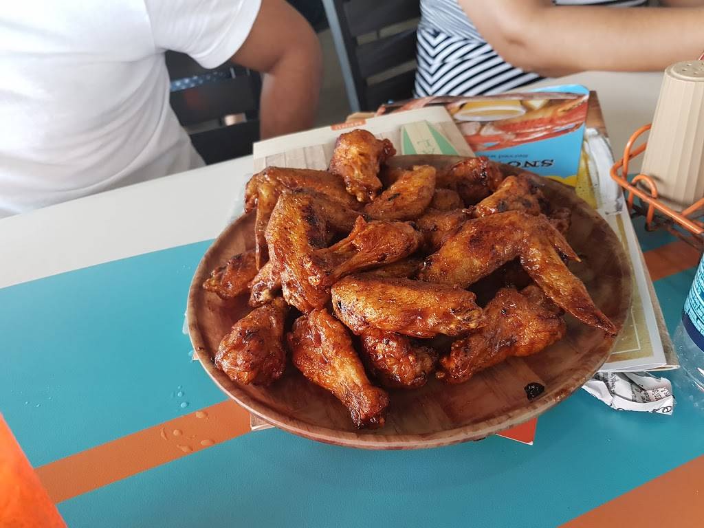 Hooters | meal takeaway | 192 W, Boardwalk Pl E, Madeira Beach, FL 33708, USA | 7277974668 OR +1 727-797-4668