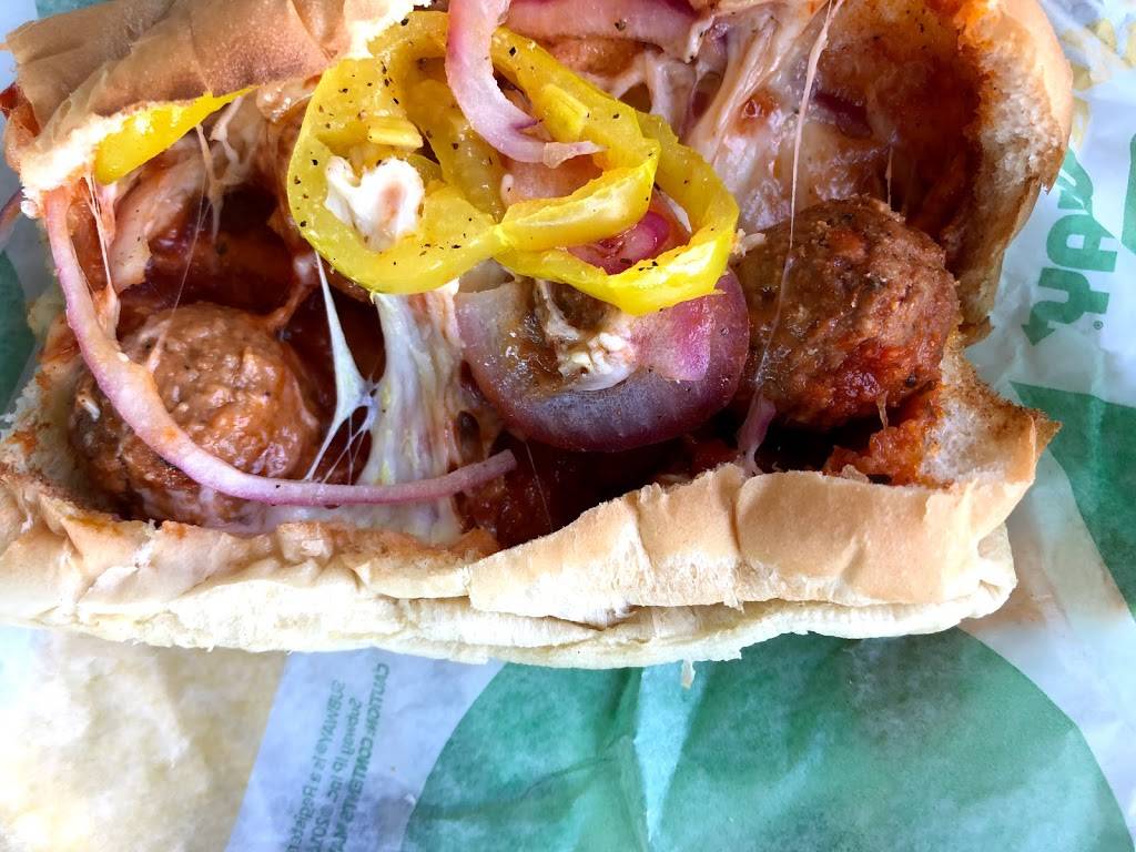 Subway | restaurant | 3880 Park Mill Run Dr, Hilliard, OH 43026, USA | 6145291863 OR +1 614-529-1863