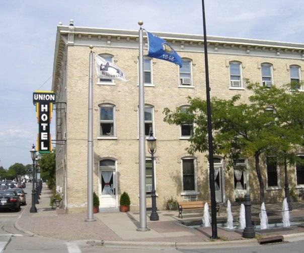 The Union Hotel & Restaurant | restaurant | 200 N Broadway, De Pere, WI 54115, USA | 9203366131 OR +1 920-336-6131