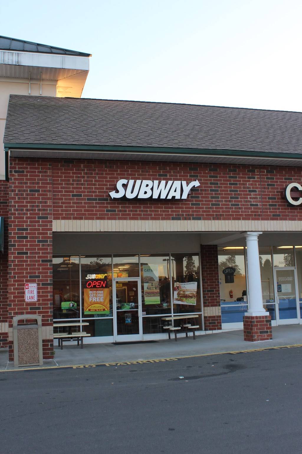 Subway | restaurant | 50040 Governors Dr, Chapel Hill, NC 27517, USA | 9199297979 OR +1 919-929-7979