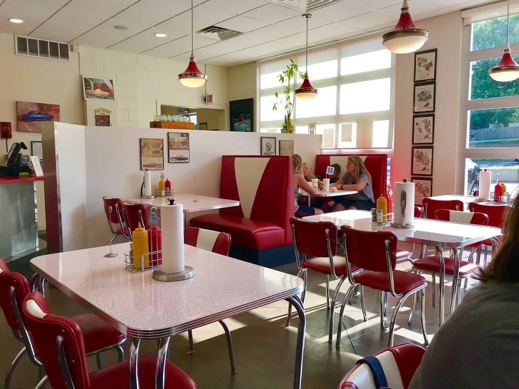 The Classic Garage | restaurant | 2111 3rd St, Eau Claire, WI 54703, USA | 7155987200 OR +1 715-598-7200