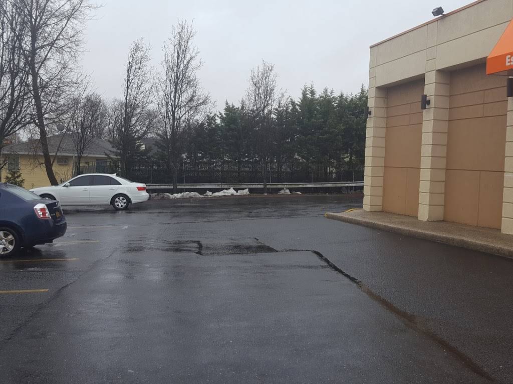 Dunkin Donuts | cafe | 265 E Jericho Turnpike, Mineola, NY 11501, USA | 5167392503 OR +1 516-739-2503