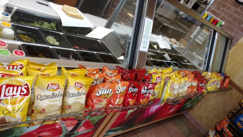 Subway | restaurant | 208 W Guava St, Lady Lake, FL 32159, USA | 3527504929 OR +1 352-750-4929