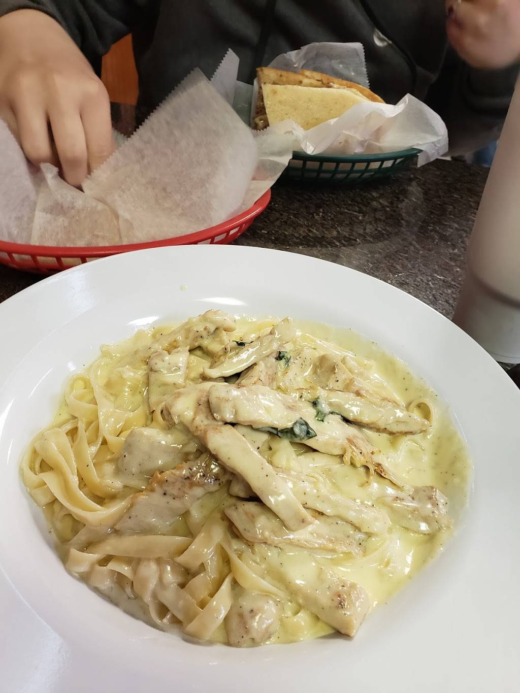 La Bella Italia Restaurant | restaurant | 445 N Queen St, Littlestown, PA 17340, USA | 7173598889 OR +1 717-359-8889