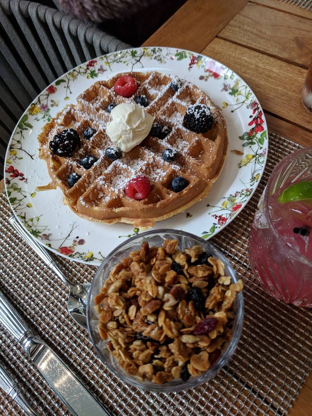 Bloom & Bee | restaurant | 1600 W Loop S, Houston, TX 77027, USA | 3462275139 OR +1 346-227-5139