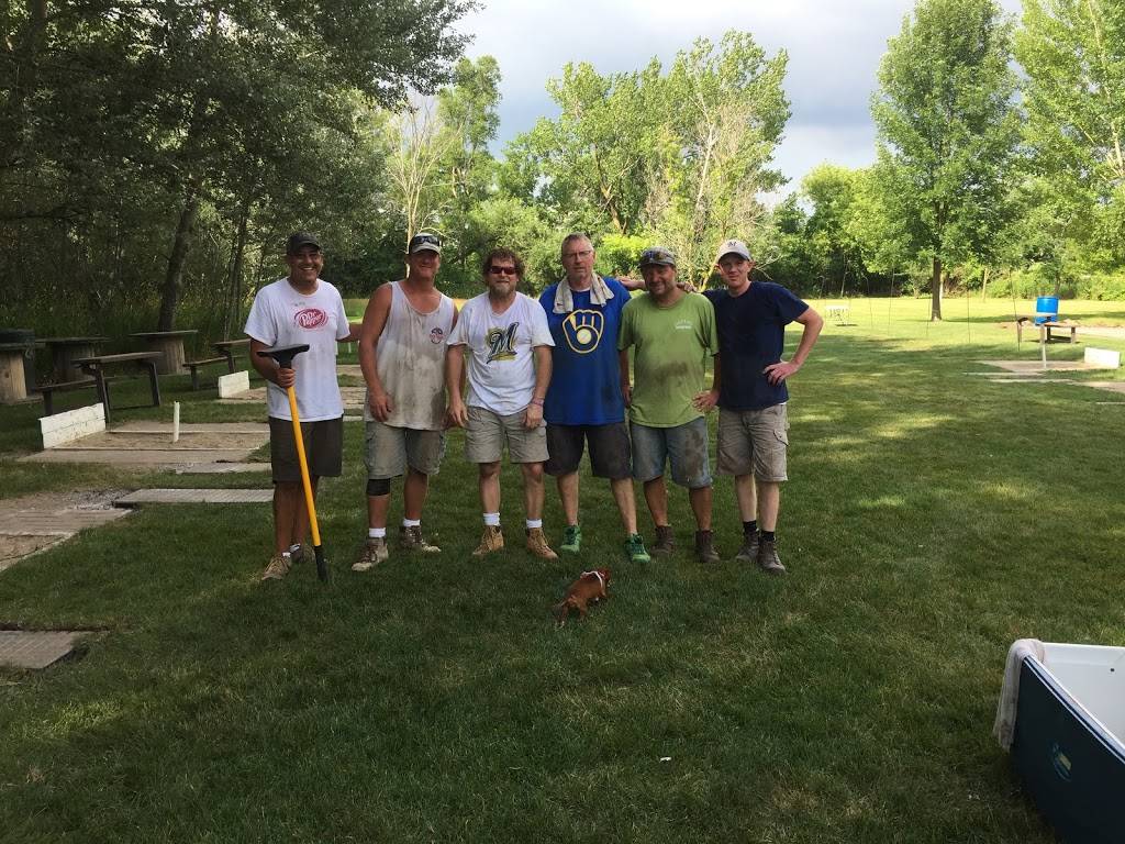 Netties Irish Pub - NIP’S | restaurant | 733 W Wisconsin Ave, Pewaukee, WI 53072, USA | 2626956477 OR +1 262-695-6477