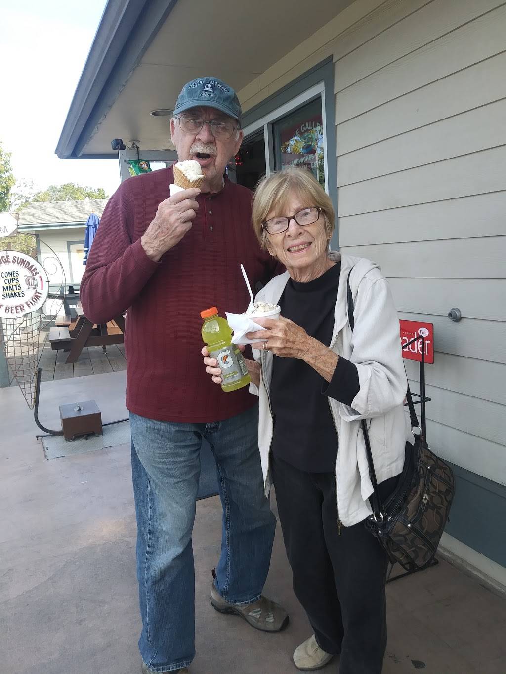 The Galley | restaurant | 2804 Emerson St, San Diego, CA 92106, USA | 6192341134 OR +1 619-234-1134