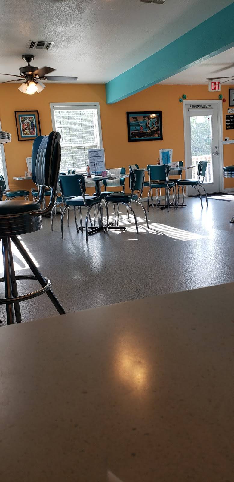 Love Shack | restaurant | 8244 Woolmarket Rd, Biloxi, MS 39532, USA | 2283962181 OR +1 228-396-2181