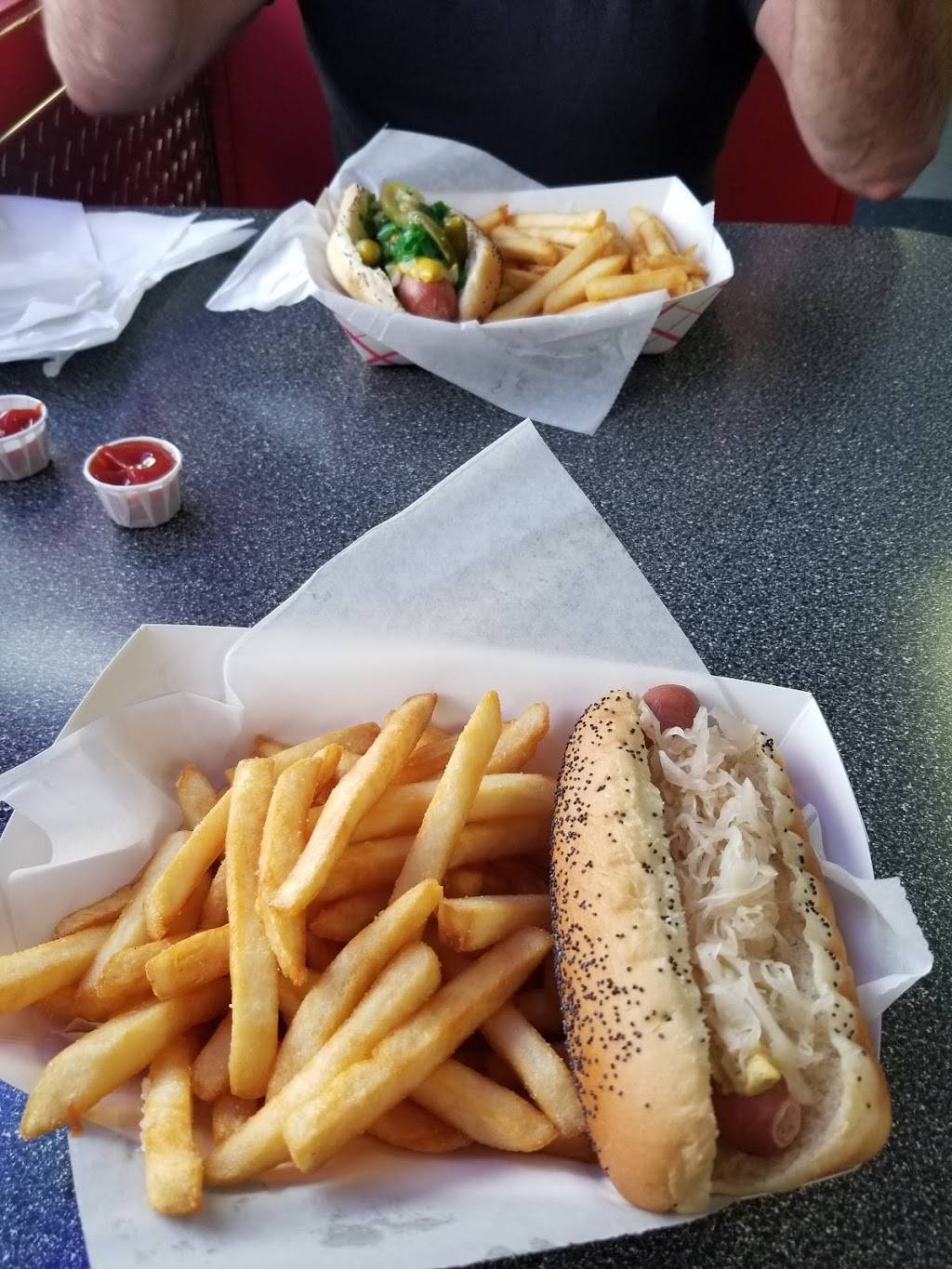 Mels Hot Dogs | restaurant | 4136 E Busch Blvd, Tampa, FL 33617, USA | 8139858000 OR +1 813-985-8000