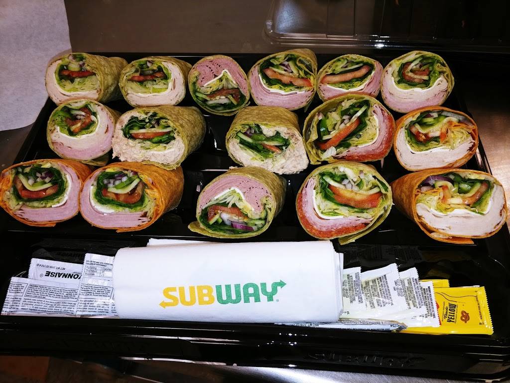 Subway | restaurant | 133-A Oyster Creek Dr, Lake Jackson, TX 77566, USA | 9792979558 OR +1 979-297-9558