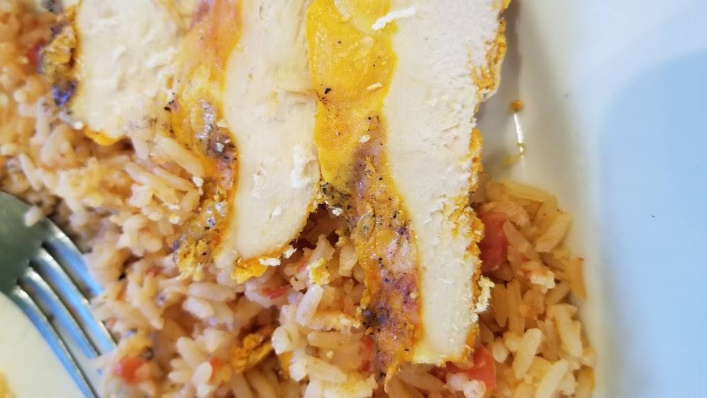 Sharkys | restaurant | 24201 Valencia Blvd, Valencia, CA 91355, USA | 6612556400 OR +1 661-255-6400