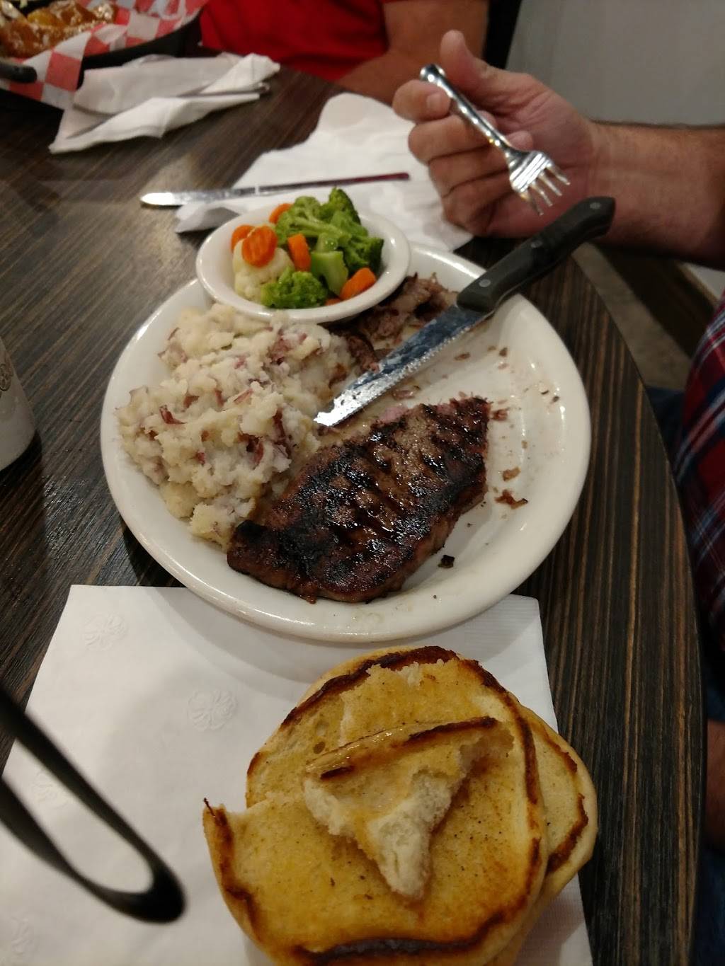 Chrome Horse Saloon | night club | 1201 3rd St SE, Cedar Rapids, IA 52401, USA | 3192004440 OR +1 319-200-4440