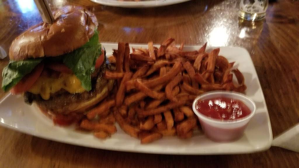 Emmas 321 Pub & Kitchen | restaurant | 377 US-202, Rindge, NH 03461, USA | 6038993322 OR +1 603-899-3322